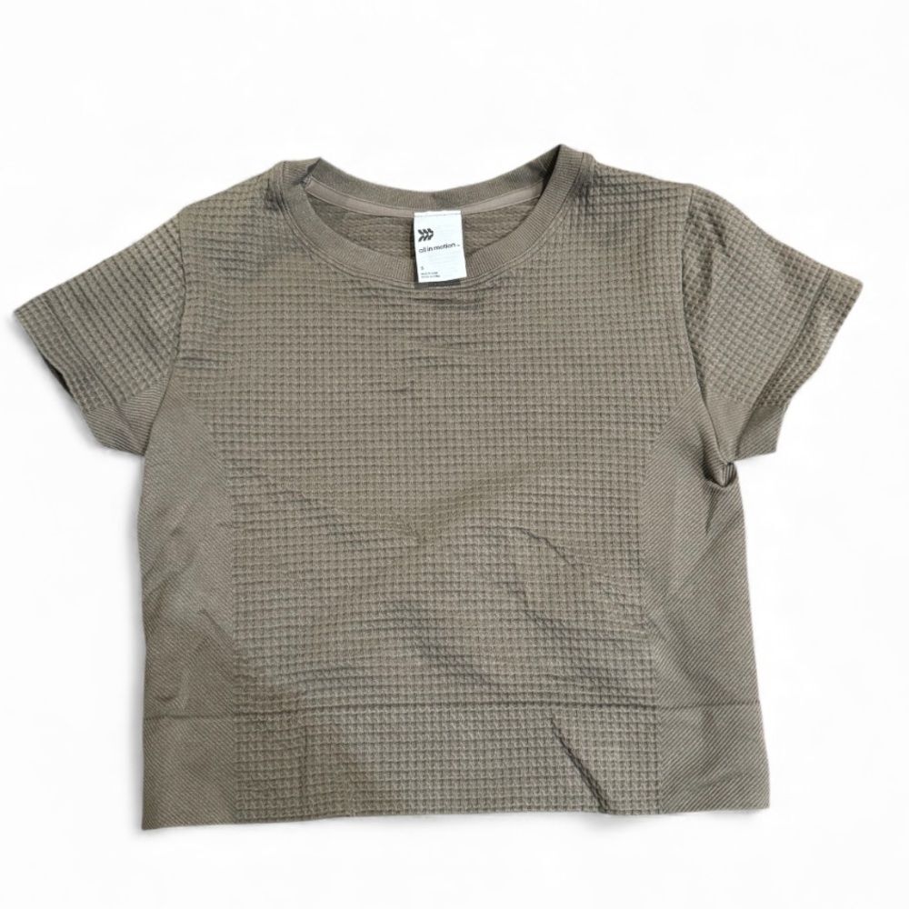 ALL IN MOTION Seamless Waffle Knit Cropped Workout Tee Size small